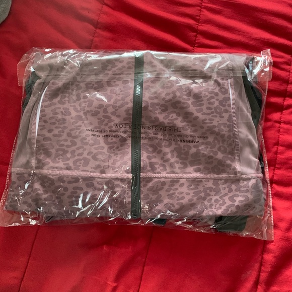 Women’s 3 piece activewear set - Picture 2 of 3